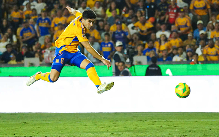Tigres vence 2-1 a Pumas con doblete de ‘Gorri’ 1 NICO IBANEZ