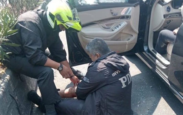 POLICIAS