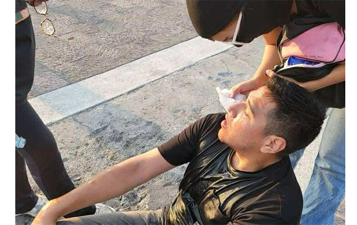 Aplican gas pimienta a manifestantes afuera del Palacio de Gobierno de Nuevo León 1 PROTESTA 1