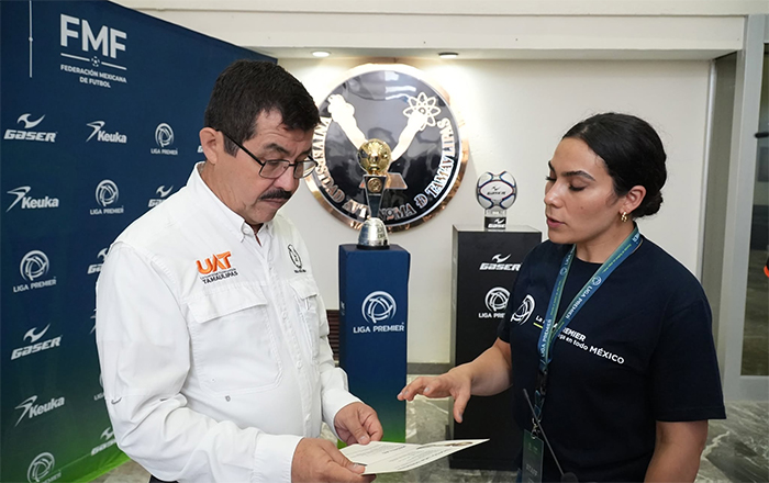 Recibe el rector Dámaso Anaya el Tour del Trofeo de la Liga Premier Mx 1 UAT 2 4