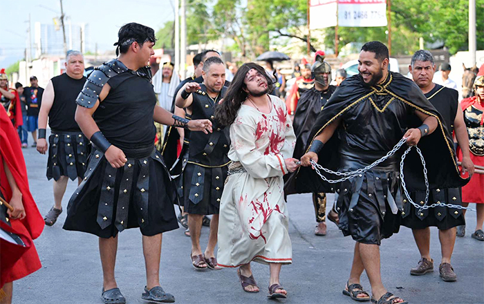 Viacrucis en Santa María Goretti recrea crucifixión de Jesús 1 VIACRUCIS