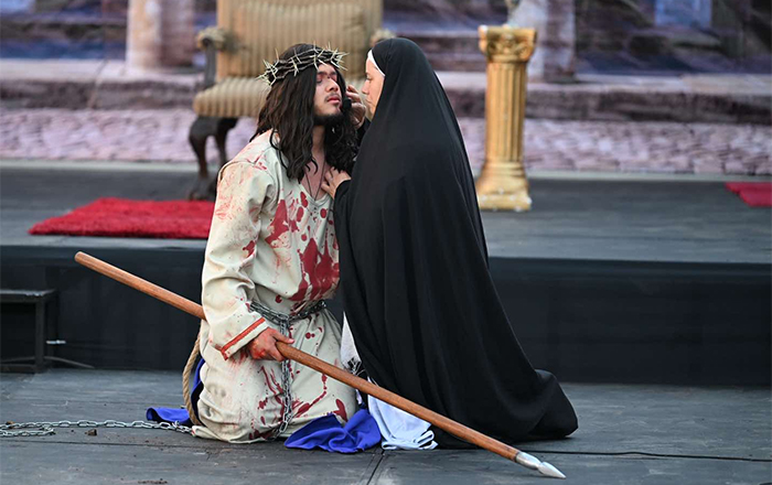 Viacrucis en Santa María Goretti recrea crucifixión de Jesús 3 VICACRUCIS 3