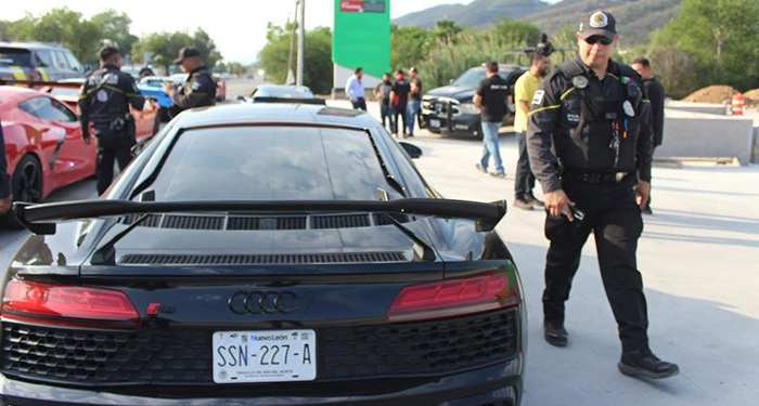 Frenan Policía y Tránsito de Santiago a 8 autos de lujo que circulaban a exceso de velocidad 2 d5dce32e 9fc9 4d60 8506 49e8a389efcb