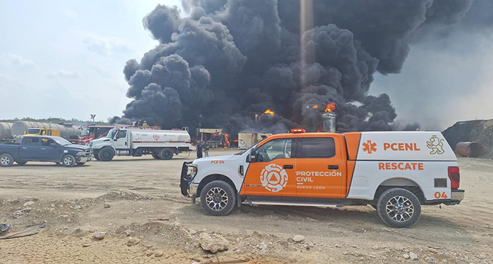Moviliza incendio en empresa de Cadereyta 1 491214680 1306704687522487 3340101304198973372 n