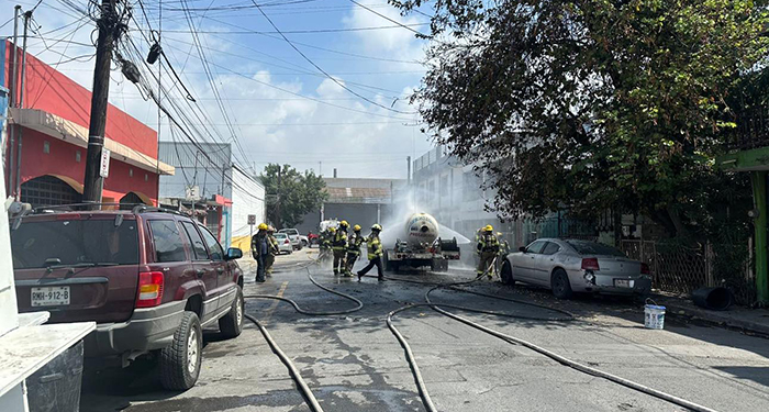 Incendio de pipa deja evacuados y daños en domicilio 1 491220585 1036880228396488 6125534722366752577 n