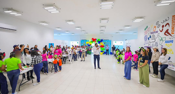 Lleva alegría Carlos Peña Ortiz a niños de casa Hogar del DIF 2 494357634 2088517788334462 8442243328660541082 n