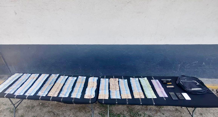 Detienen a pareja con más de un millón de pesos 1 494362170 1386036442720316 4804343266247458823 n