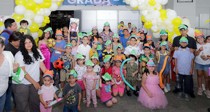 Festeja Mónica Villarreal a más de 7 mil niñas y niños con magno evento 4 494569943 1353499475916670 5673909866785898660 n