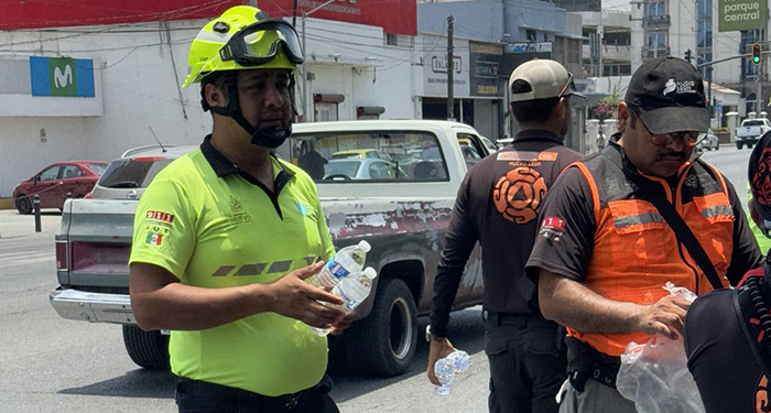 Entregan por calor hasta 10 mil botellas de agua 2 494573956 1907474256677490 3214476570221587614 n