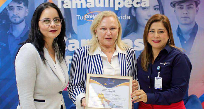 Entrega Universidad Tamaulipeca reconocimientos 1 494573992 566105116145036 4581671809682671802 n