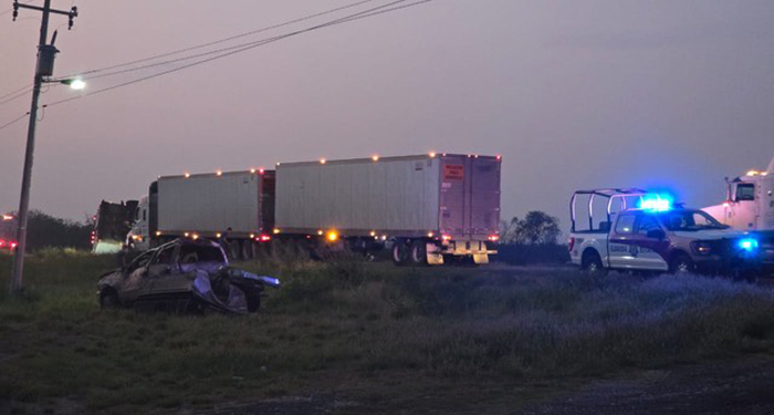 Vuelca tráiler tras chocar con camioneta en carretera 1 494574037 1617224365606827 5121540311232458498 n