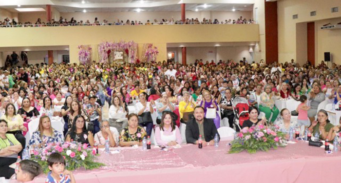 Miles de mamás celebran su día con gran fiesta 2 494815968 1862480594503411 8795953205300860980 n