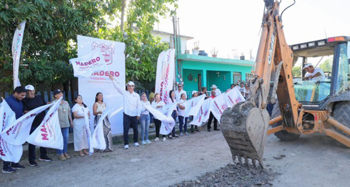 Erasmo arranca una obra más de pavimentación en Ampliación Revolución Verde 1 494824827 1751289668801992 4114841464767313356 n