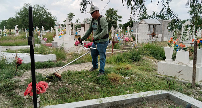 Limpian panteones previo a Día de las Madres 1 494858630 1640532756665527 6859572732976643887 n