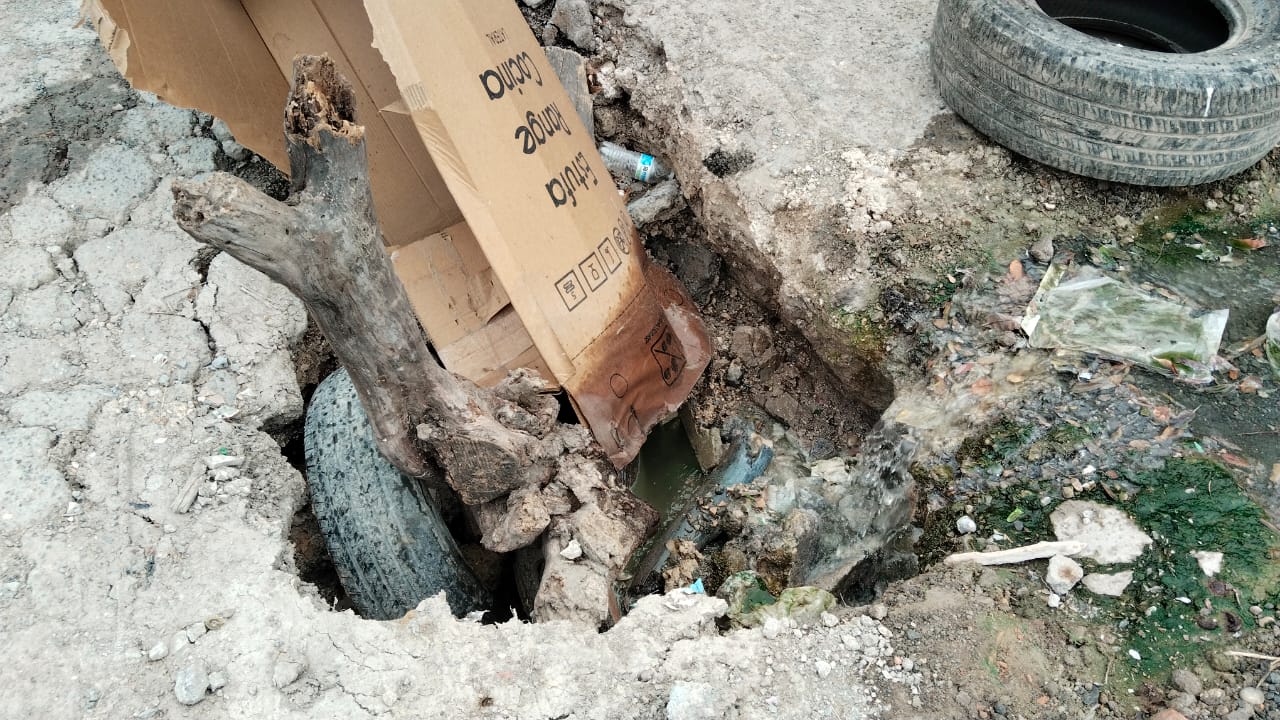 Piden vecinos reparación de socavón 3 494859659 1322909209451619 6901319150208853100 n