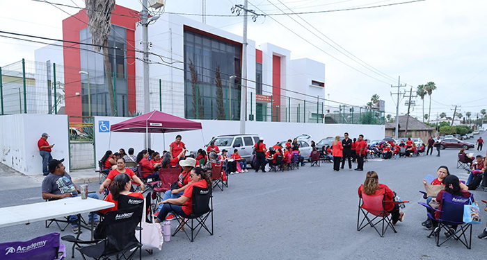 Respaldan plantón de docentes en AICM 1 494862614 2441664029500011 1331288955010962066 n