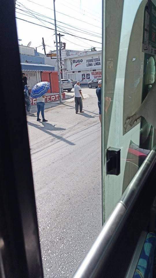 Bloquean avenida Autlán por cortes de luz 1 495072929 1818915275565474 7465373753806949944 n