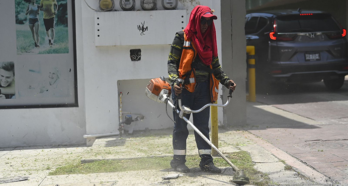 Así es trabajar bajo el intenso calor 1 495268128 1209634784180022 3619234280969767685 n