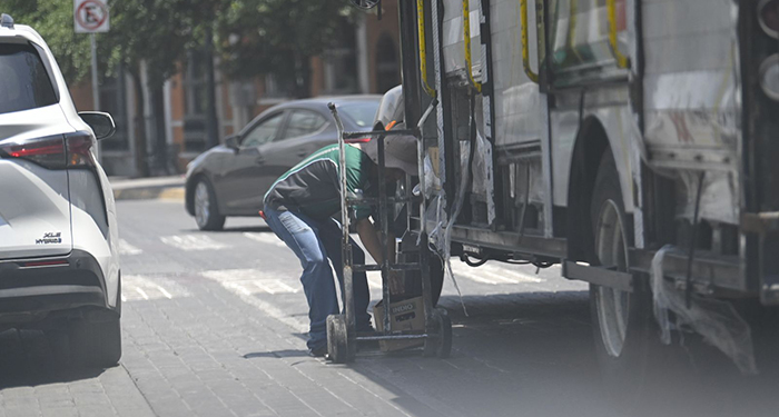 Así es trabajar bajo el intenso calor 5 495268376 1211520750673536 4946927679369187064 n