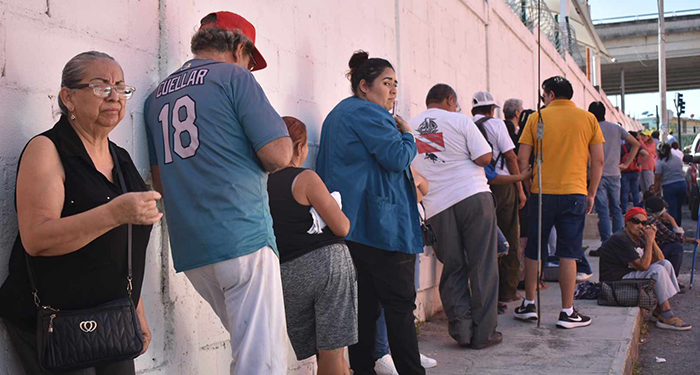 Beneficiarios abarrotan el Banco Bienestar en Reynosa 1 495268794 678899124995459 3788560720191799001 n