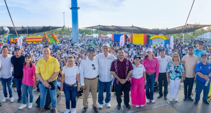 Reconoce Erasmo a familia DGETI y DGTAyCM en el ‘Día del Estudiante’ 1 8837f382 f5f0 4c04 ac2c c0a918d43987