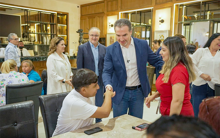 Convive Alcalde de Monterrey con trabajadores de la salud 1 ADRIAN 2