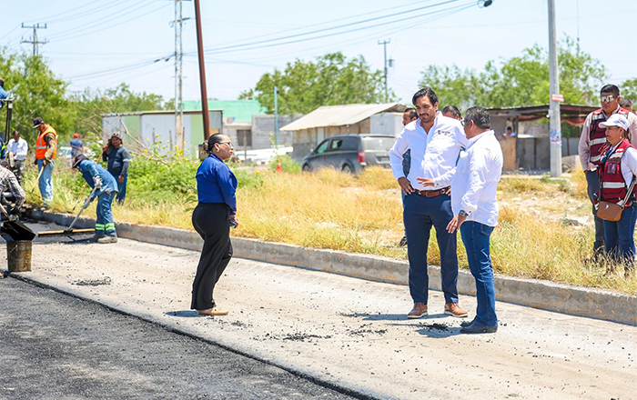 Supervisa Carlos Peña rehabilitación de vialidades 1 ALCALDE 2 2