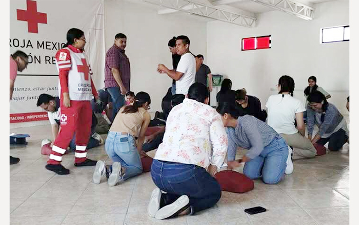 Ciudadanos reciben capacitación en primeros auxilios 1 CRUZ ROJA 2