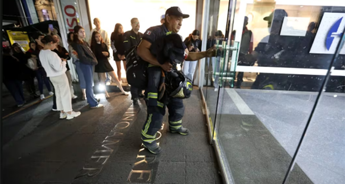 Rescatan a 12 personas atrapadas en elevador de Torre Latinoamericana 2 Captura de pantalla 2025 05 31 a las 9.38.46 a.m