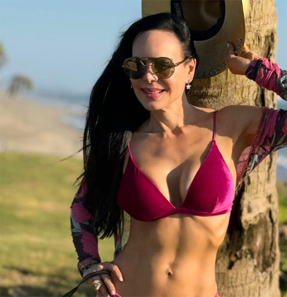 Maribel Guardia a sus 66 años festeja ¡en bikini! 1 MARIBEL 2