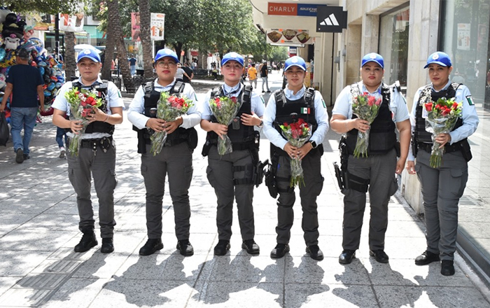 Policía Regia festeja a mamás de la corporación y de la ciudad 1 POLICIA 2