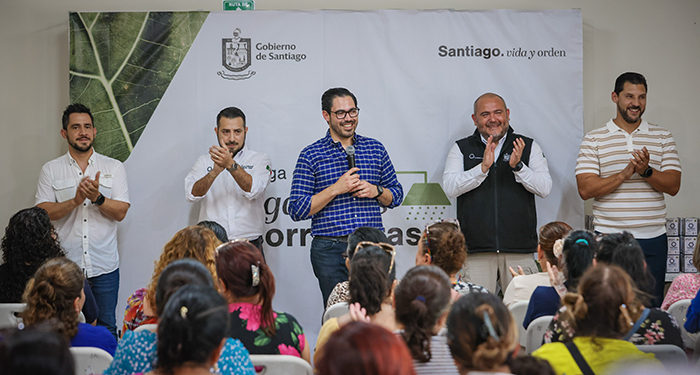 Entrega David de la Peña regaderas ahorradoras en Santiago 2 WhatsApp Image 2025 05 16 at 1.00.15 PM 1