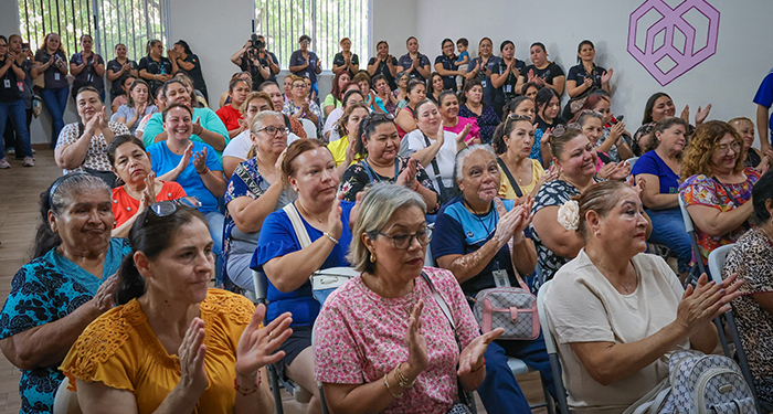 Entrega David de la Peña regaderas ahorradoras en Santiago 4 WhatsApp Image 2025 05 16 at 1.00.15 PM