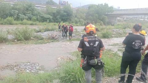 Rescatan a indigentes en el río Santa Catarina 6 WhatsApp Image 2025 05 20 at 5.39.21 PM