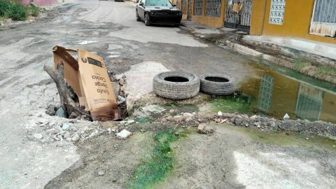 Piden vecinos reparación de socavón 2 WhatsApp Image 2025 05 21 at 2.23.05 PM
