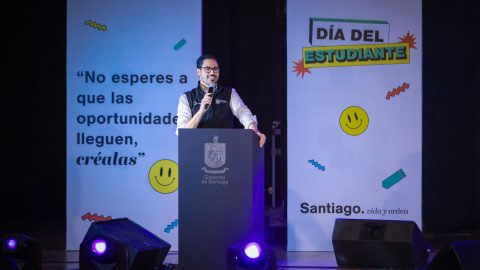 Celebra David de la Peña a los estudiantes de Santiago 3 WhatsApp Image 2025 05 21 at 3.22.32 PM