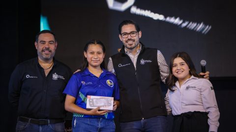 Celebra David de la Peña a los estudiantes de Santiago 4 WhatsApp Image 2025 05 21 at 3.22.33 PM 1