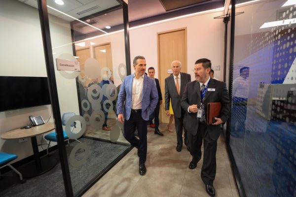 Inaugura Adrián de la Garza oficina de empresa financiera internacional 1 adrian1 e1748462218846