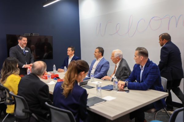 Inaugura Adrián de la Garza oficina de empresa financiera internacional 2 adrian3 e1748462246963