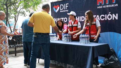 Refuerza DIF Monterrey operativo de hidratación ante altas temperaturas 1 hidratacion3