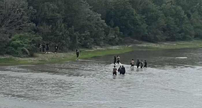 Indocumentados cruzan el río tras persecución de Patrulla Fronteriza 1 491222385 661373633388434 6524241838938848590 n