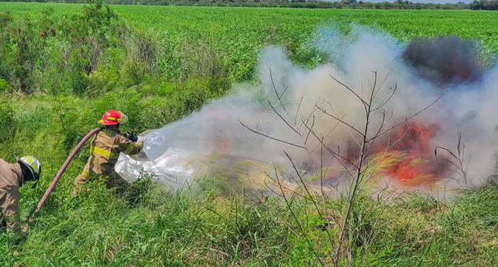 Vehículo se incendia al volcar en la Reynosa–Río Bravo 3 494822627 509149468860498 1244343511380073843 n