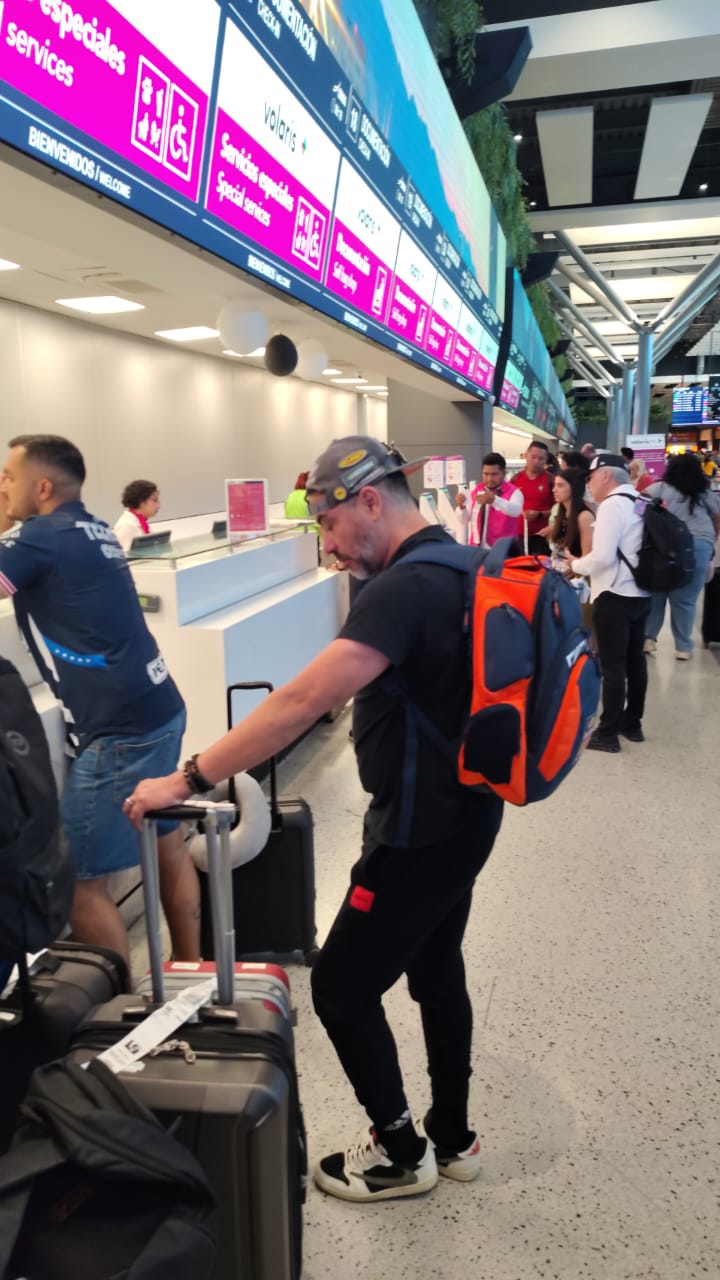 Dejan sin vuelo a más de 150 aficionados de Rayados 2 505954370 1615068225835376 6903206330471058221 n