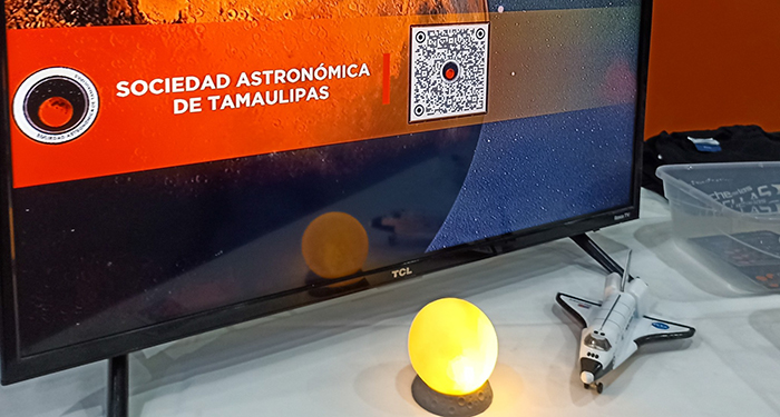 Enseñan sobre el universo en picnic nocturno 1 507142553 1033546168868107 8880246799881816699 n