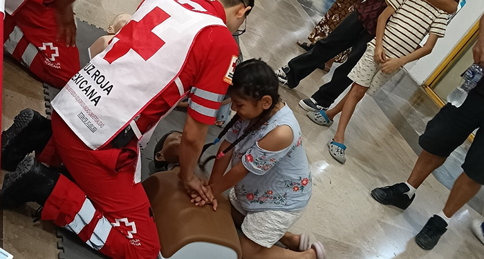 Enseña Cruz Roja Reynosa técnica de reanimación en centro comercial 1 510249030 704989695491160 5254658104240337282 n
