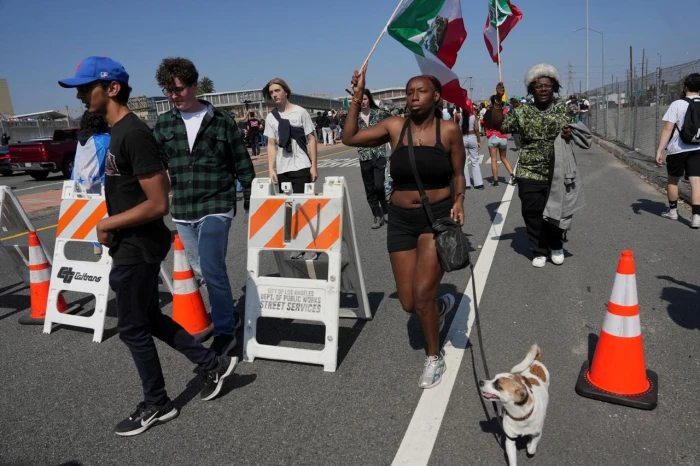 Declaran toque de queda en Los Ángeles por protestas contra redadas migratorias 1 735353 4ewybjh5ow700