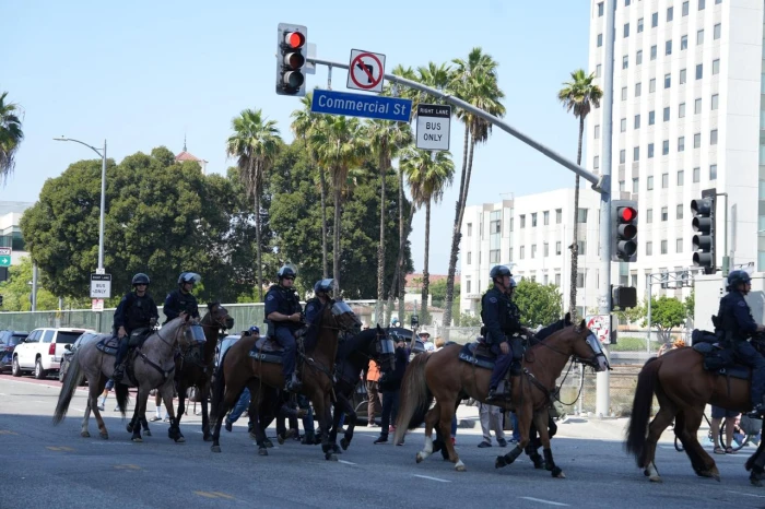 Declaran toque de queda en Los Ángeles por protestas contra redadas migratorias 4 735356 k3cky50ej5700
