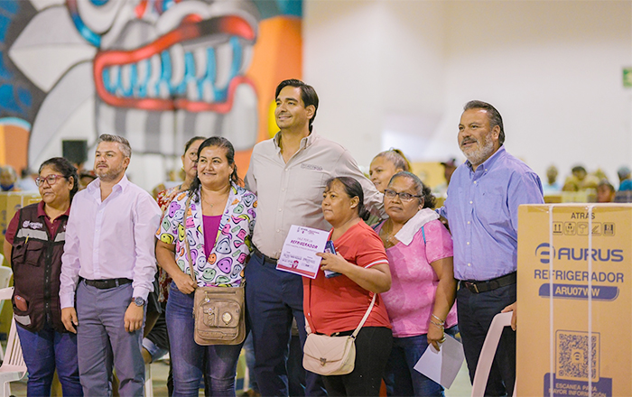 Entrega Carlos Peña Ortiz refrigeradores gratuitos a familias reynosenses 1 ALCALDE 2