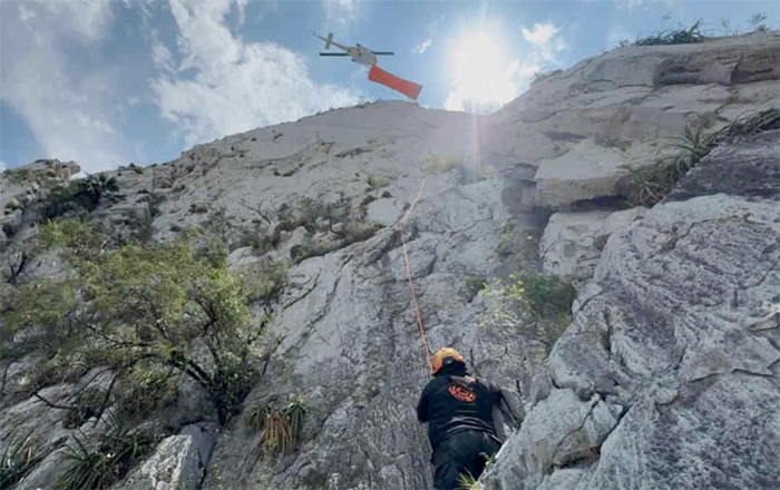 Hombre desafía a La Huasteca; cae de una altura de 50 metros 1 HUASTECA