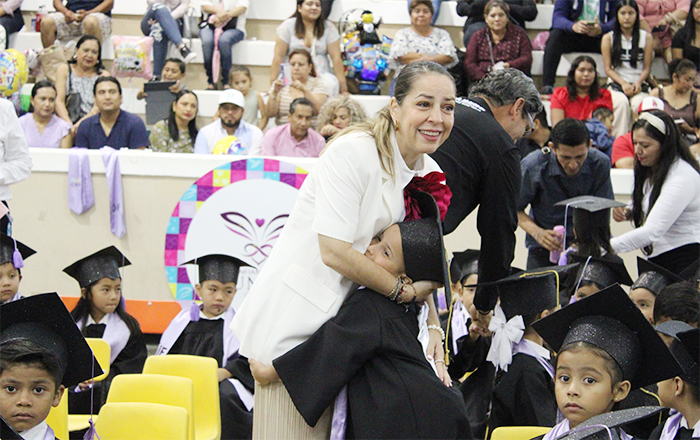 Dunia y Erasmo celebran graduación de 287 niños de CAICs 1 MADERO 2